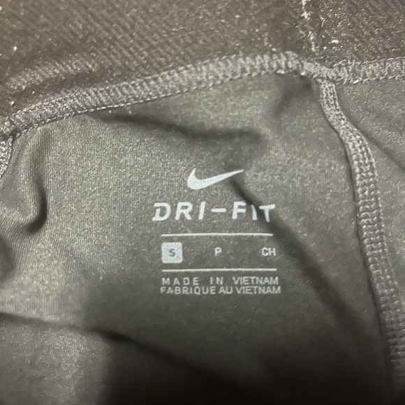 Nike workout shorts - Picture 2 of 4